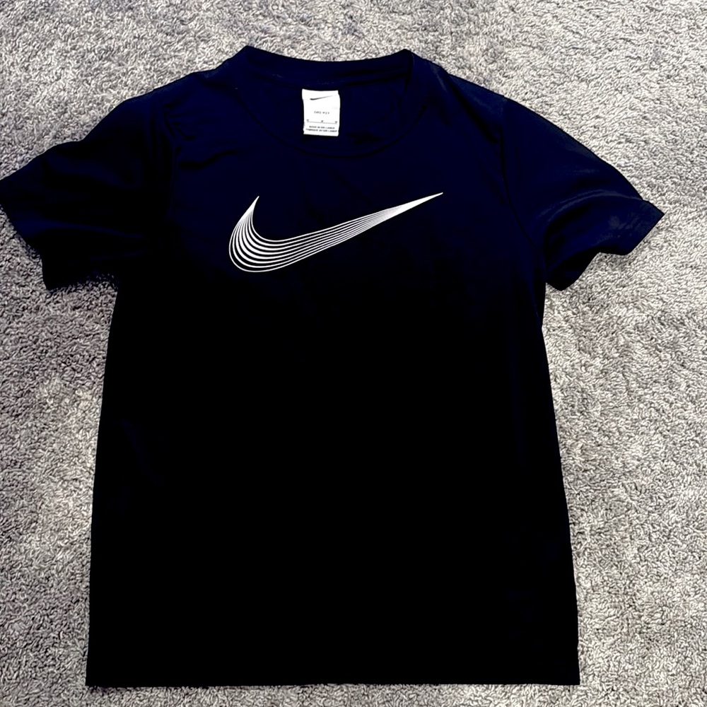 Nike boys dri-fit t-shirt size M black